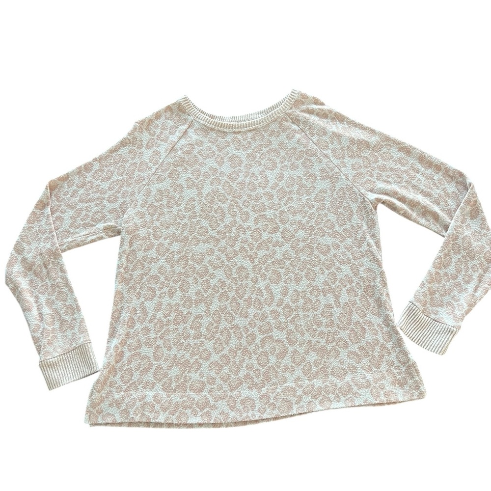 Soma Cream and Tan Long Sleeve Tee with Subtle Animal Print Size‎ Medium
